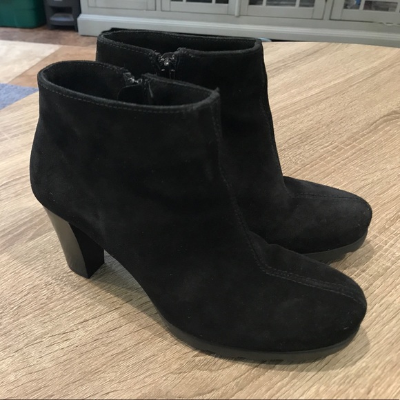 La Canadienne Malin Suede Bootie - Picture 2 of 8