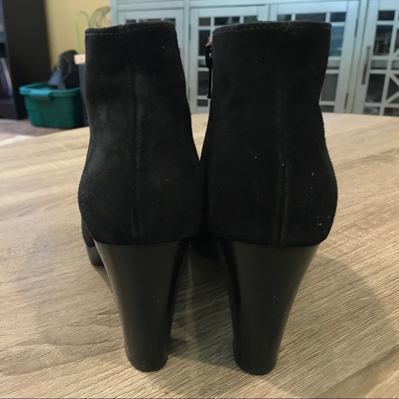 La Canadienne Malin Suede Bootie - Picture 4 of 8