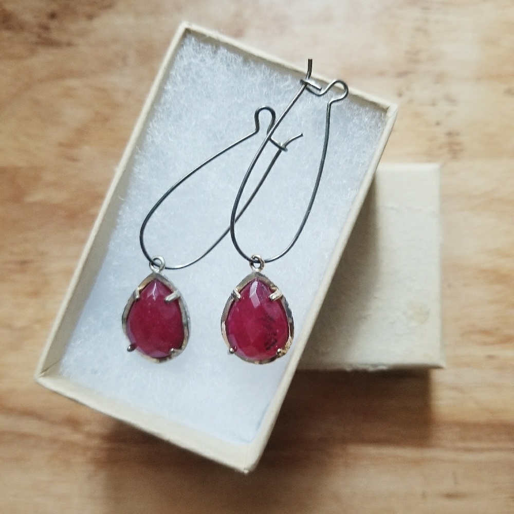 Kendra Scott Dee Earrings - Red Garnet