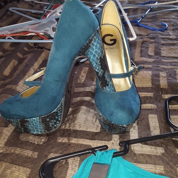 Top and shoes - Picture 7 of 8