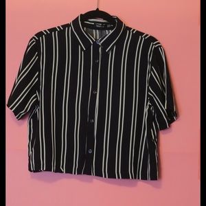 Boohoo cropped button down shirt