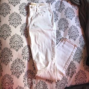 White ripped skinny jeans (25 short)