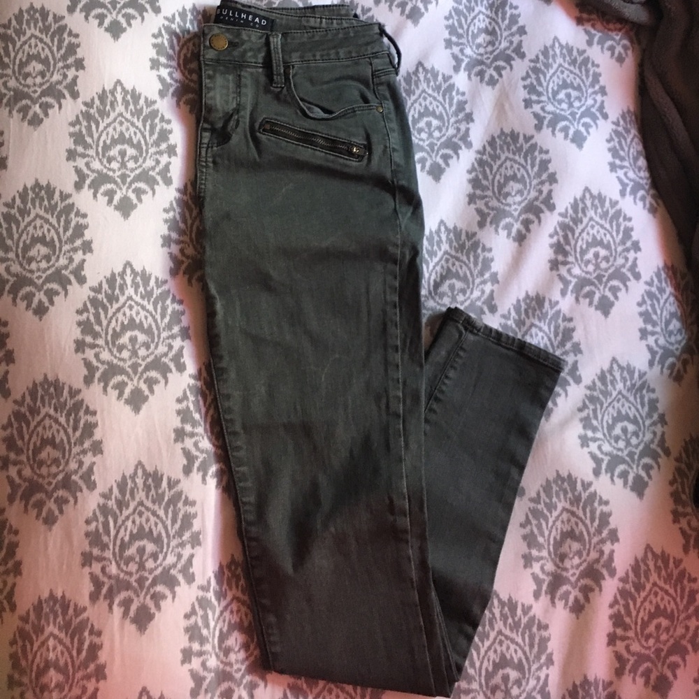 Army green skinny jeans w/ cute zipper!