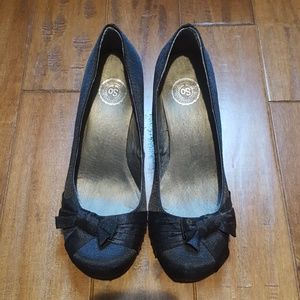 So Brand Perfect Height Pumps...Black with bows!!!