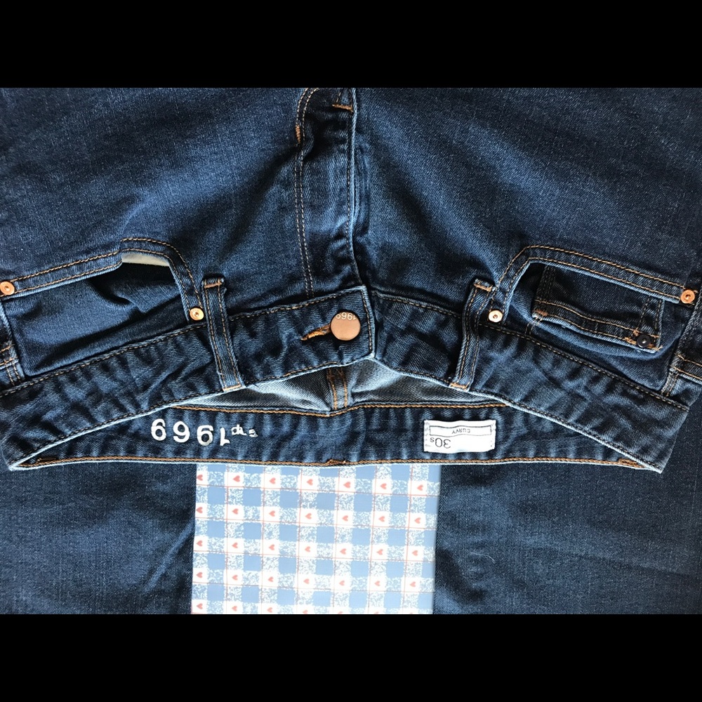 GAP 1969 Size 30 Curvy Jeans