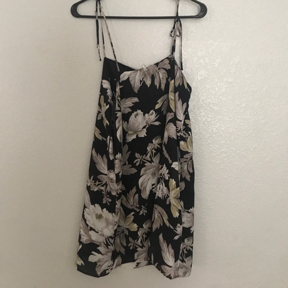 DRESS !! - Picture 3 of 3