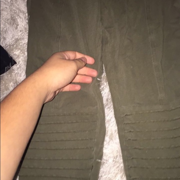 Army Green Motto Leggings. - Picture 1 of 3