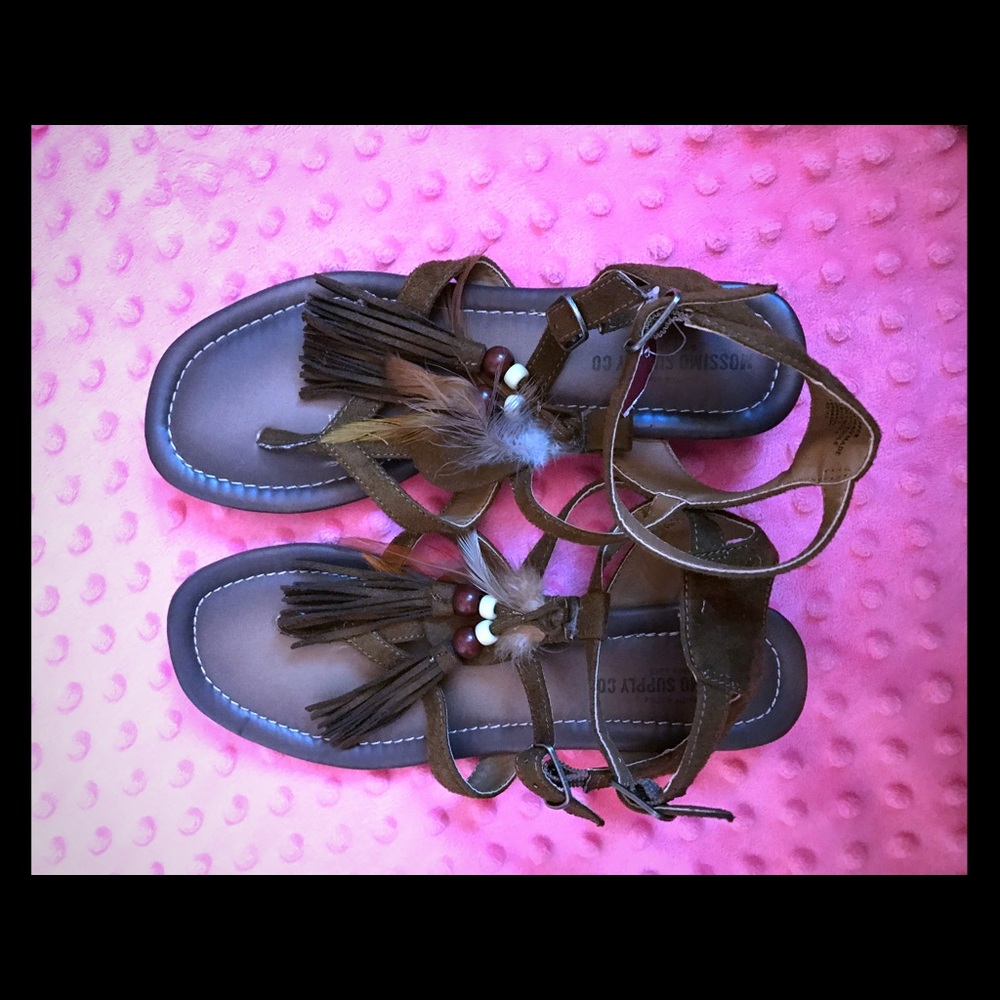 Cute feather sandals