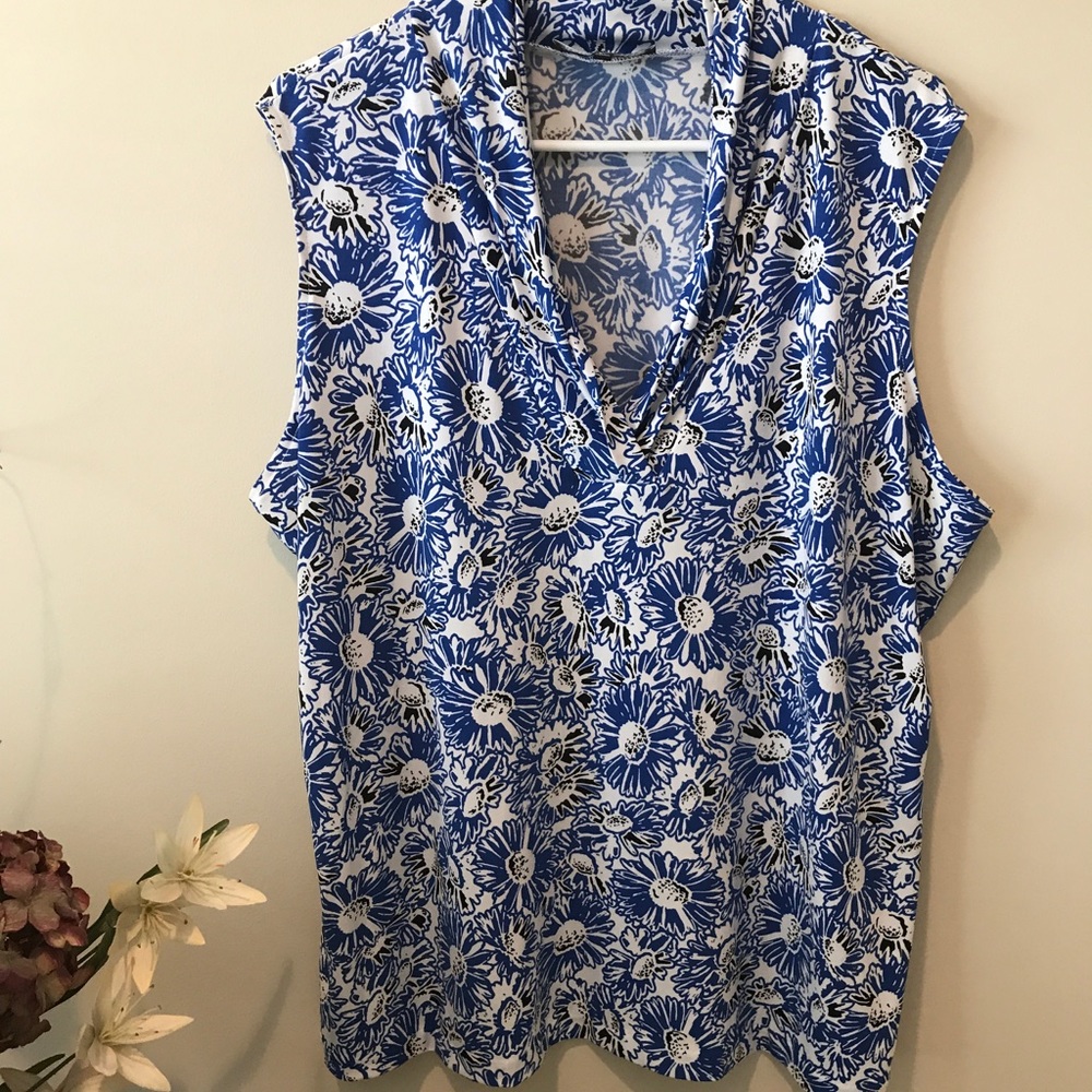 Blue/black floral print pullover