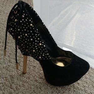Black and gold pumps