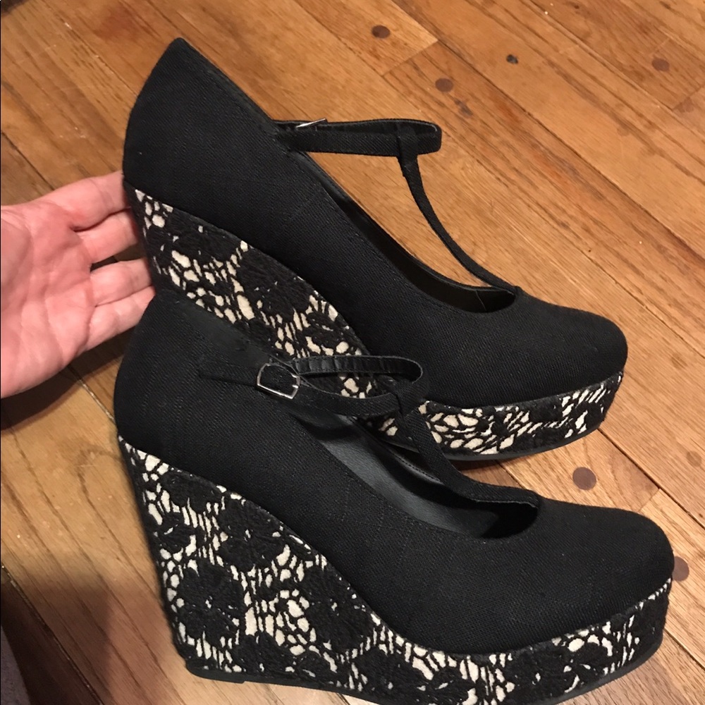 Gorgeous wedges worn once