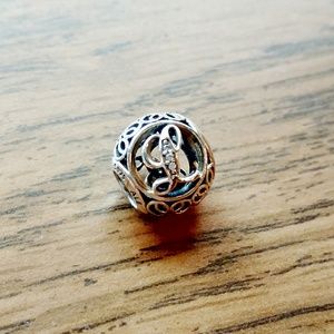 Pandora charm "L"