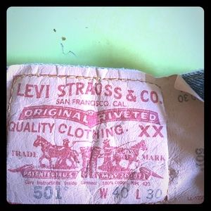 501 Levi's straight leg jeans