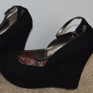 Madden Girl Wedges