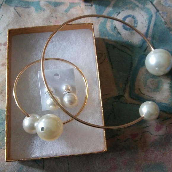 Oversized Pearl Set - Picture 2 of 5