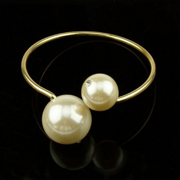 Oversized Pearl Set - Picture 5 of 5