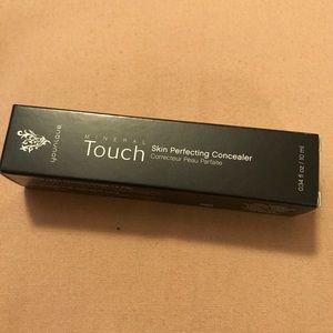 Younique touch skin perfecting concealer