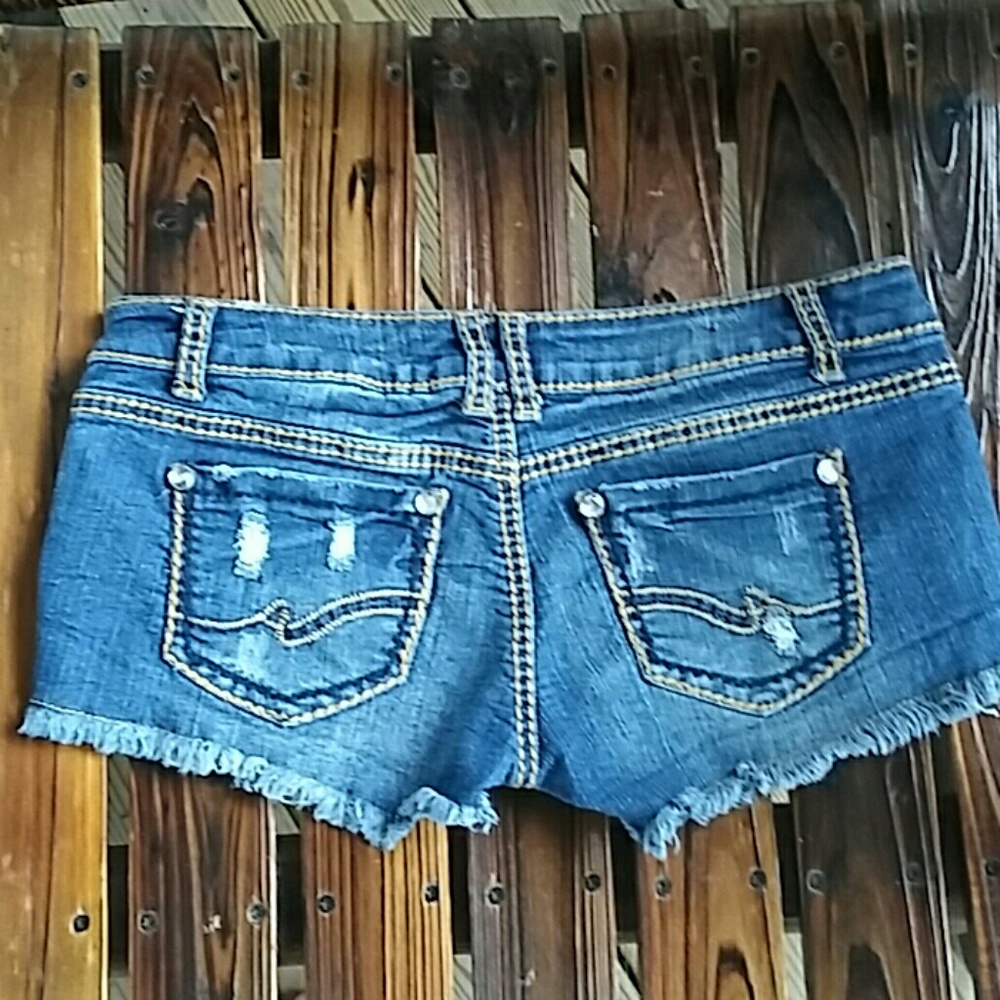Shorts - Picture 2 of 3