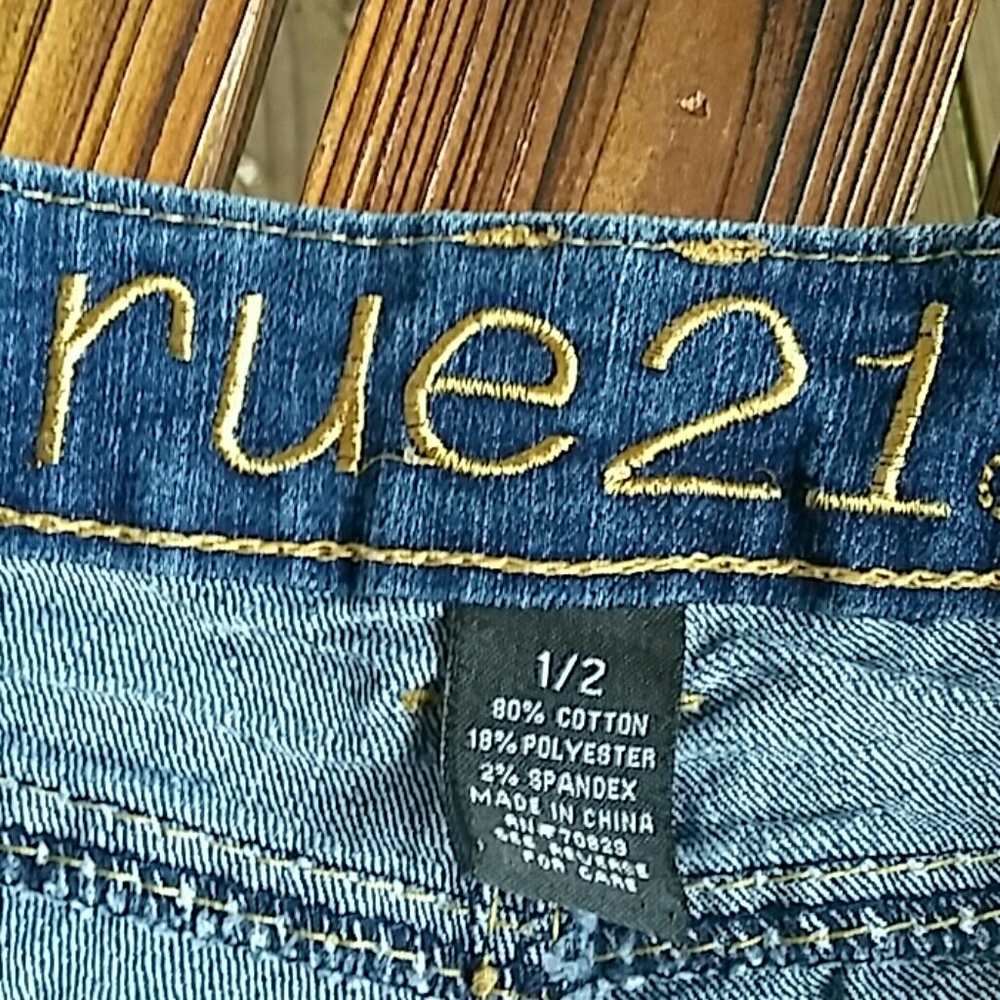 Shorts - Picture 3 of 3