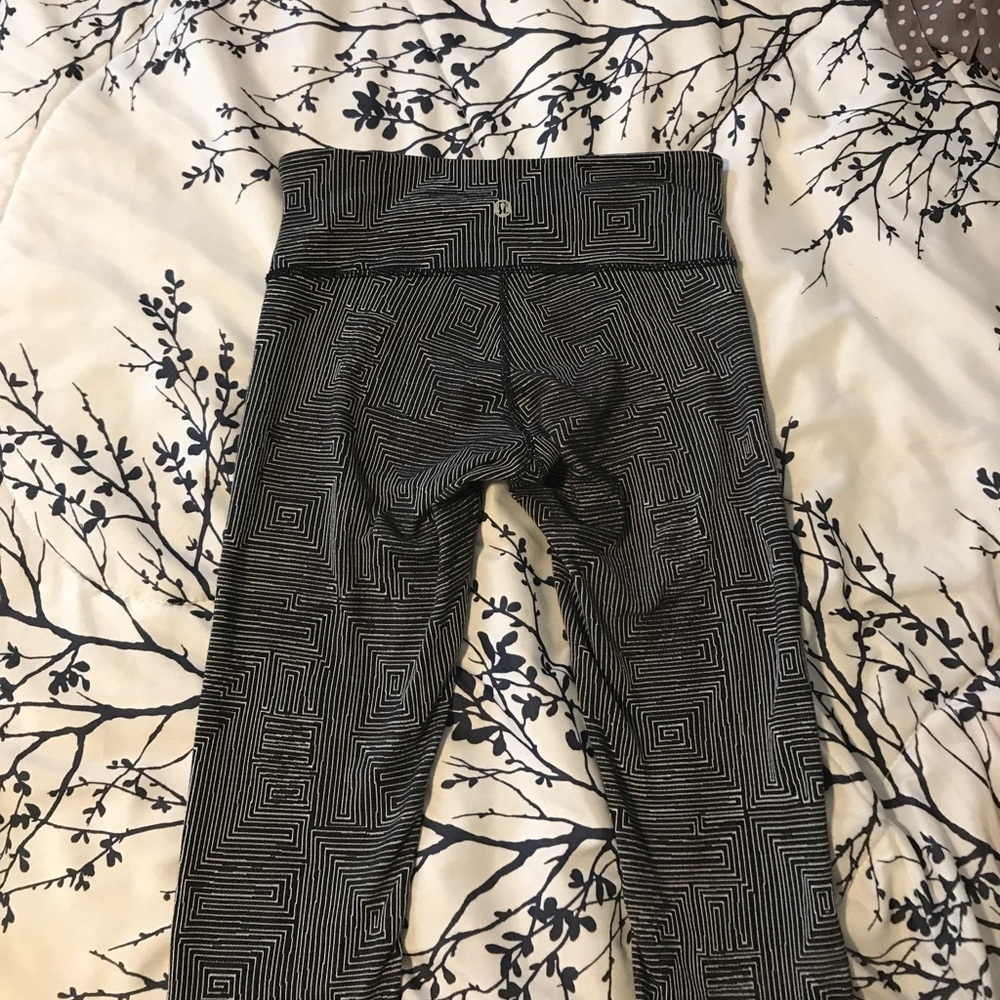 Lulu lemon black/white workout leggings