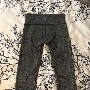 Lulu lemon black/white workout leggings