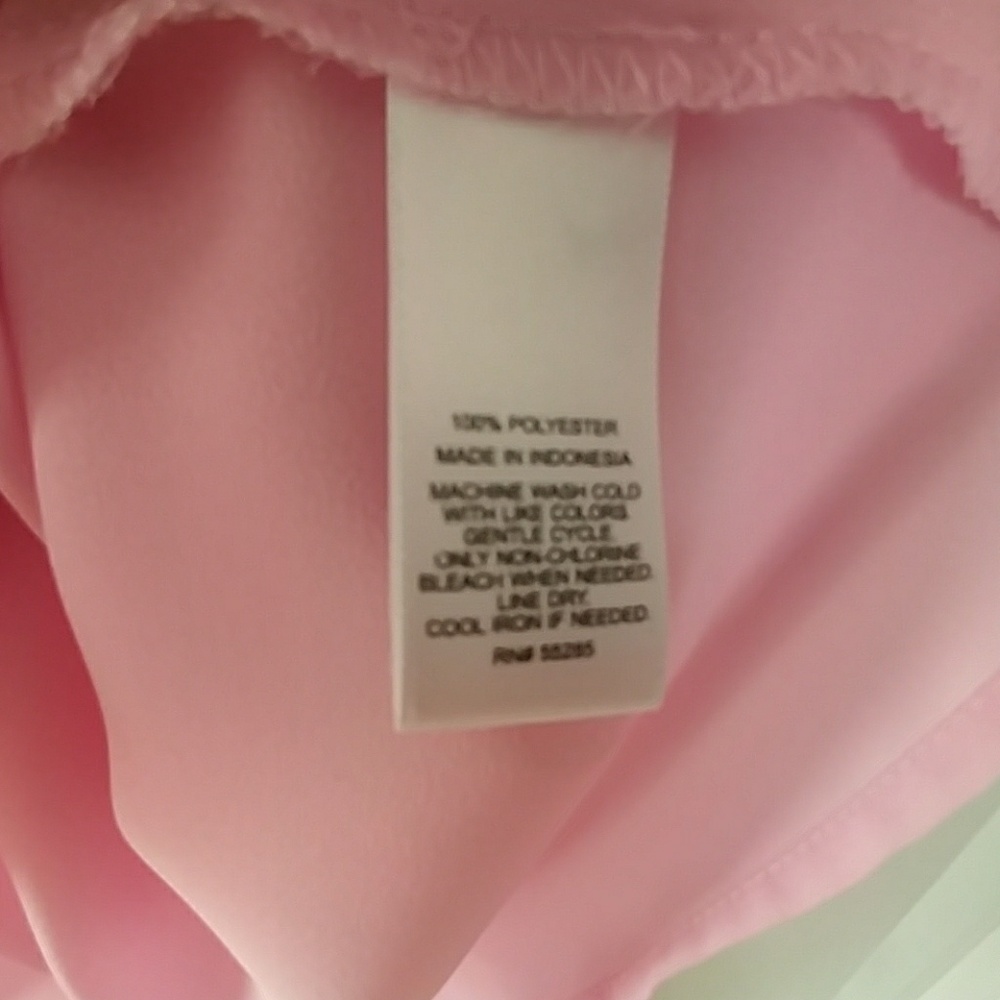 Express light pink keyhole blouse - Picture 2 of 4