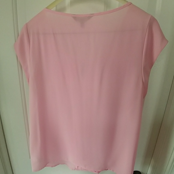 Express light pink keyhole blouse - Picture 3 of 4