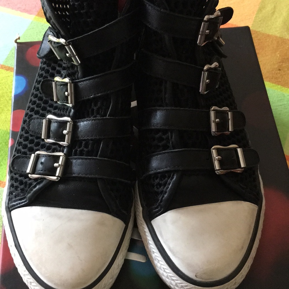 Black mesh  zip up sneakers with rubber soles