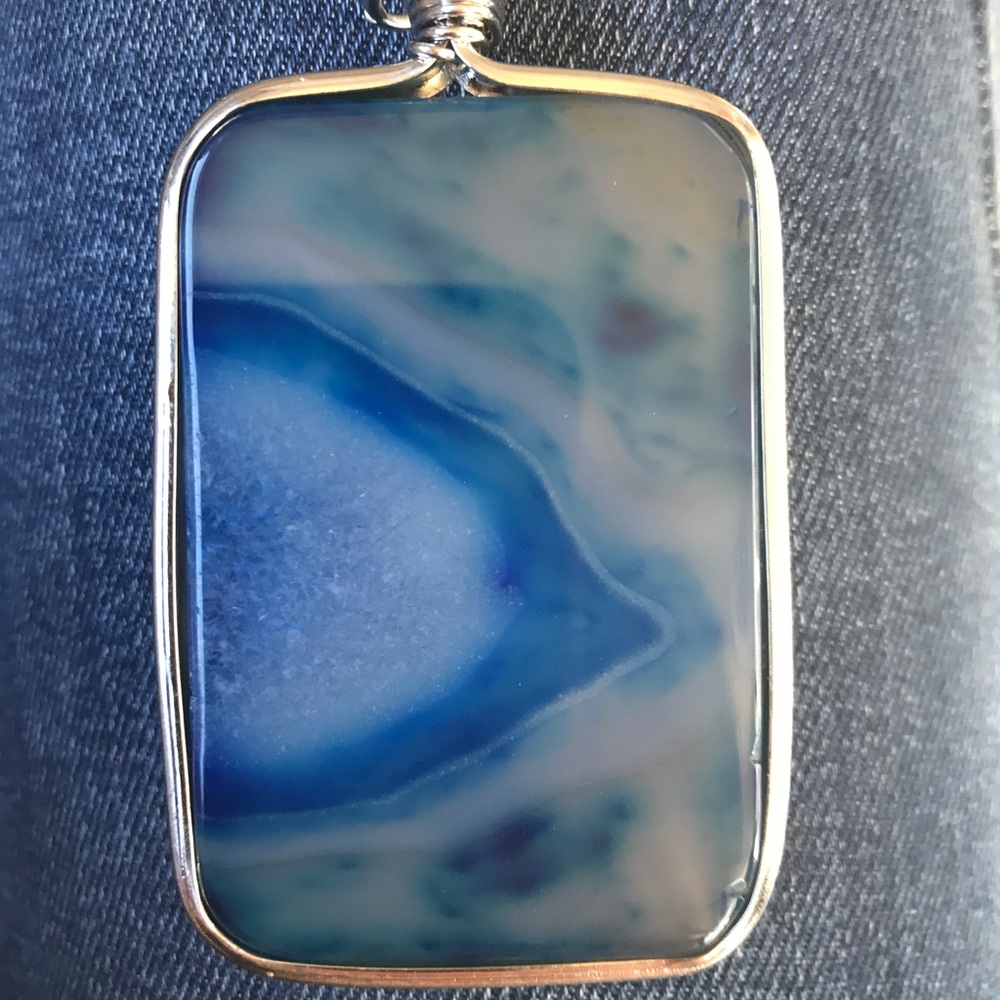 FLASH SALE✨STUNNING Stone Pendent✨