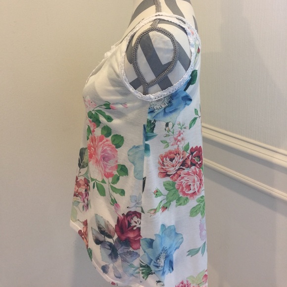 🌷🌸Floral Tank🌼🌺 - Picture 3 of 4