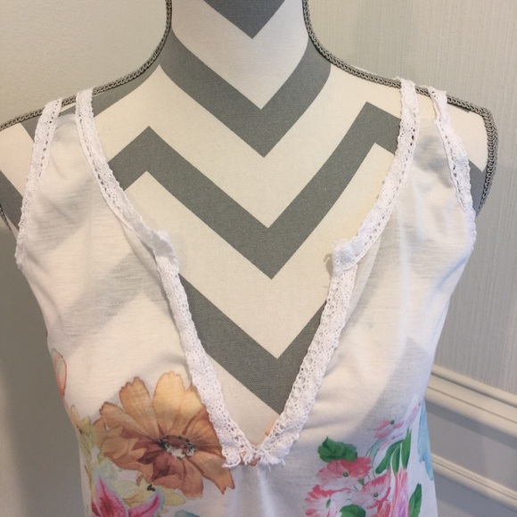 🌷🌸Floral Tank🌼🌺 - Picture 4 of 4