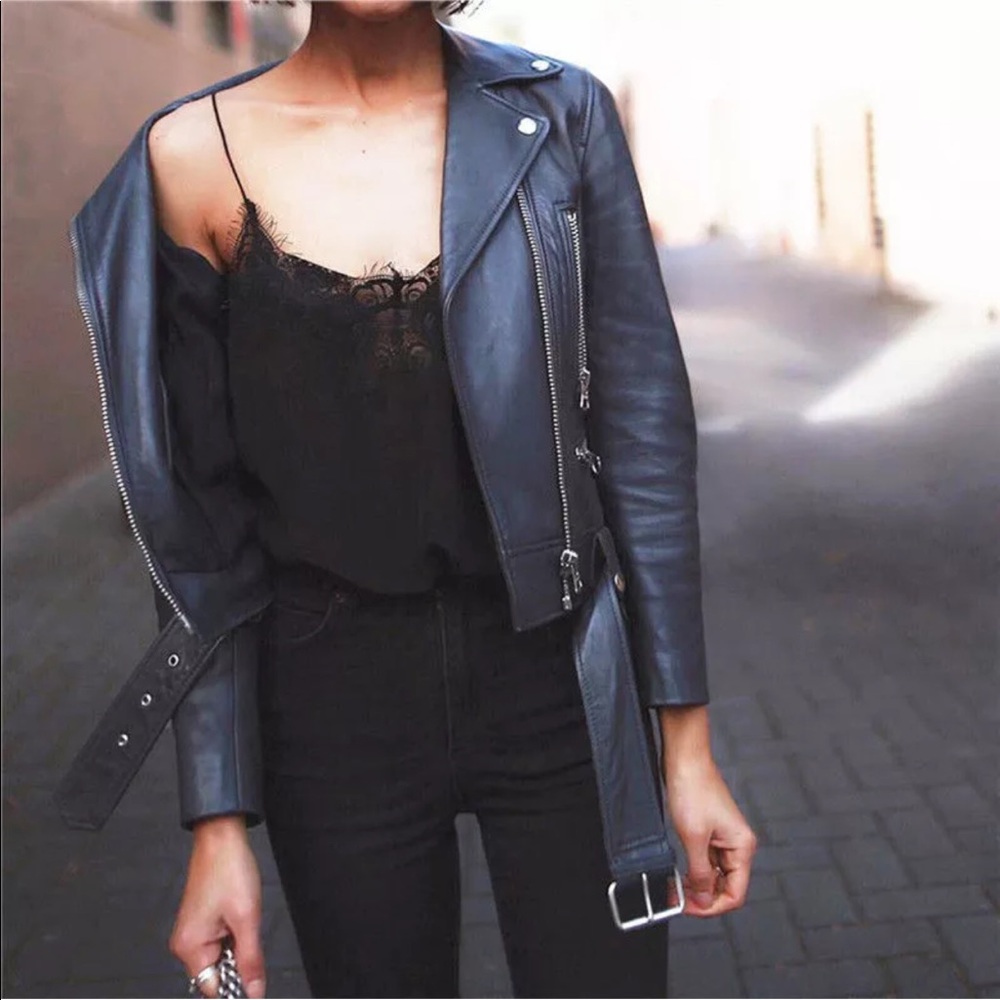 BLACK LACE TANKTOP 🖤 - Picture 3 of 6
