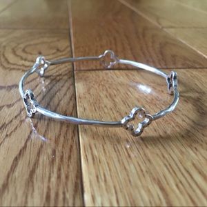 EUC Stella & Dot Thin Silver Clover Bangle