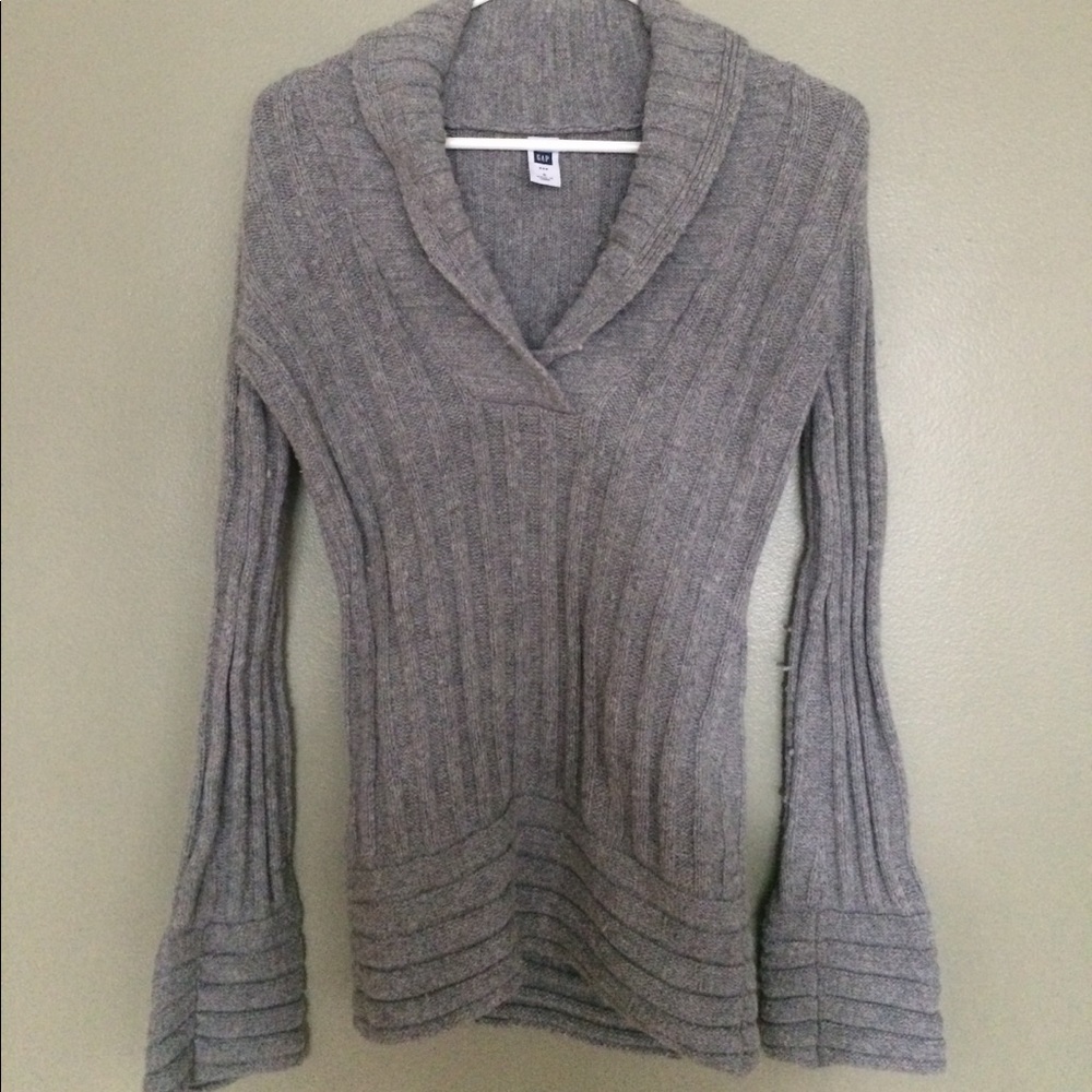 Grey fitted gap sweater