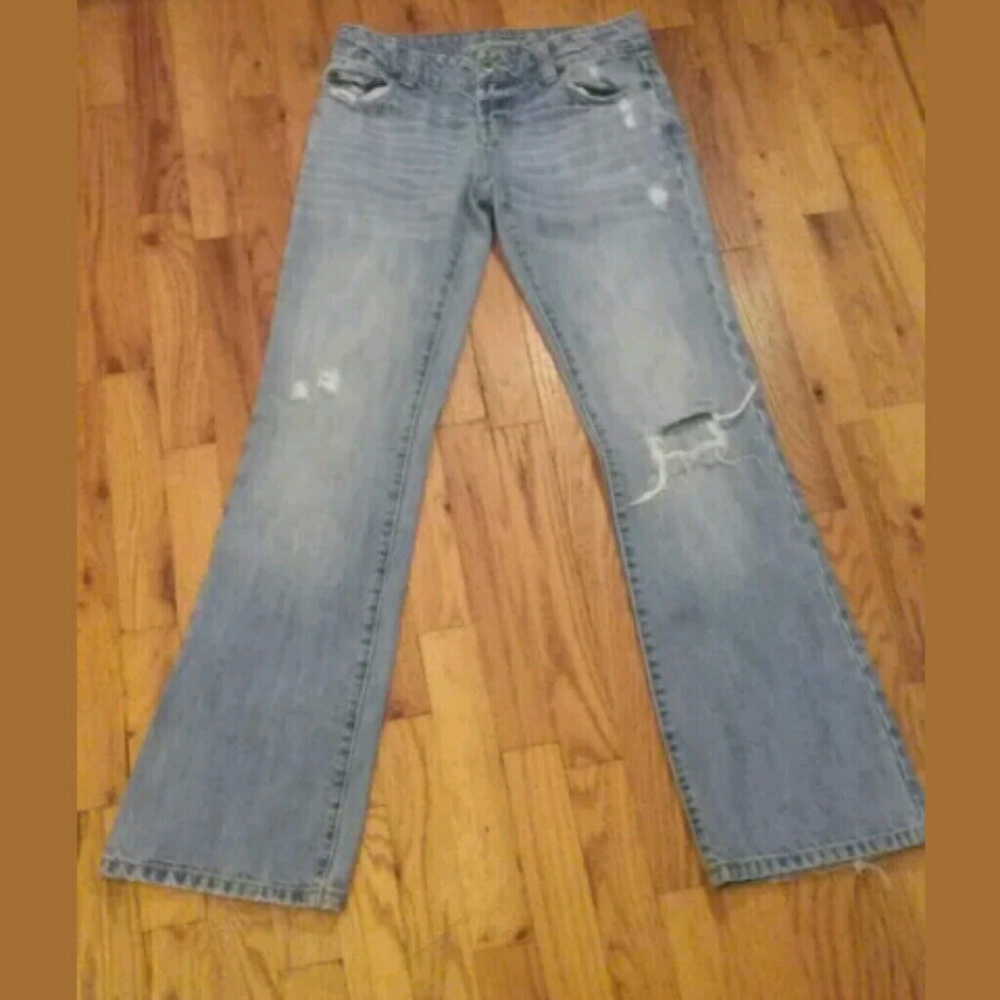 SOLD....American Eagle Favorite Boyfriend Jeans