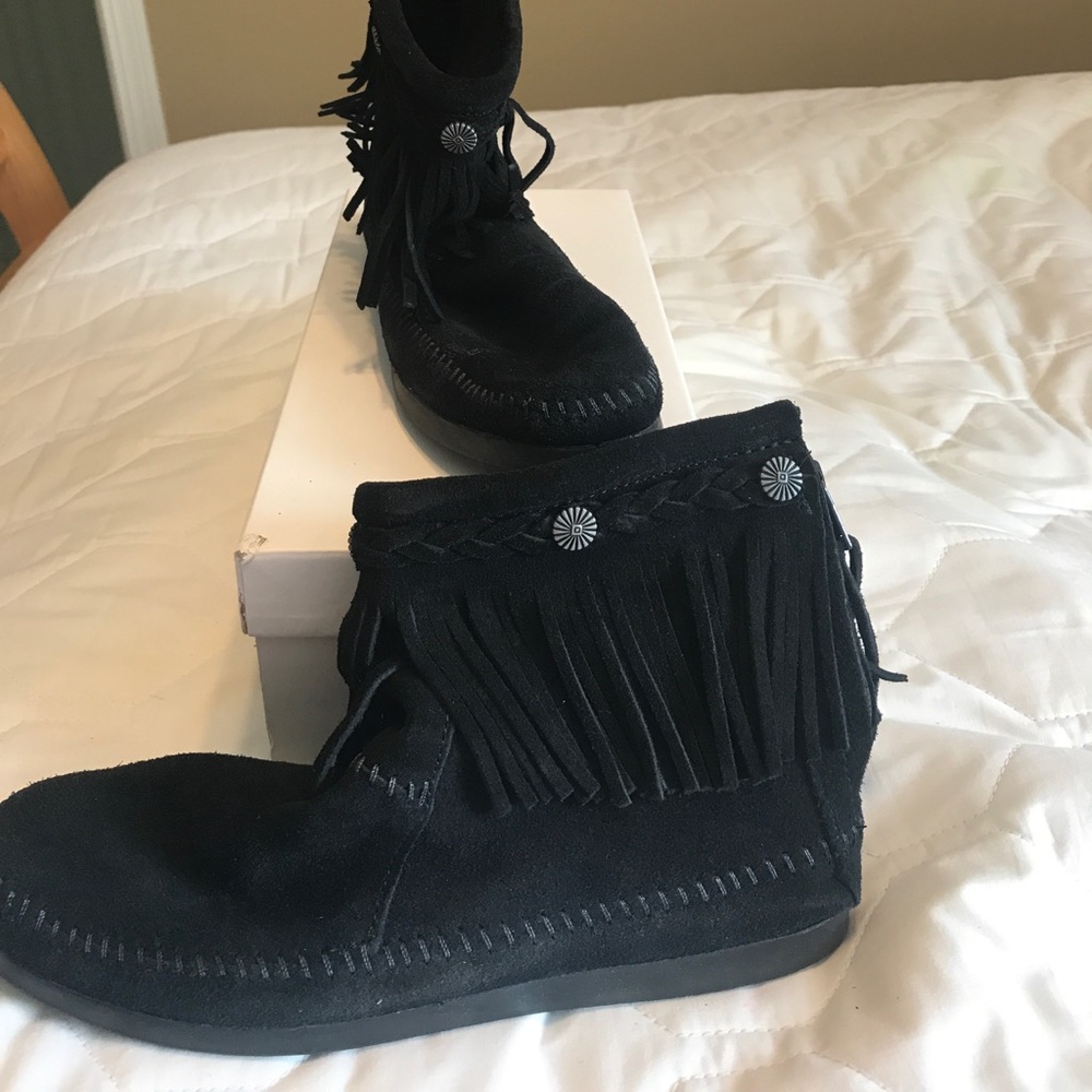Brand new real Minnetonka moccasins
