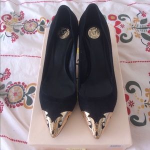 Black velvet pumps