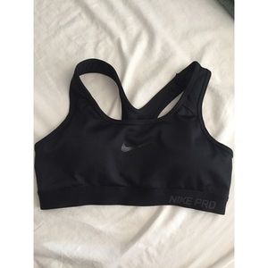 NIKE SPORTS BRA