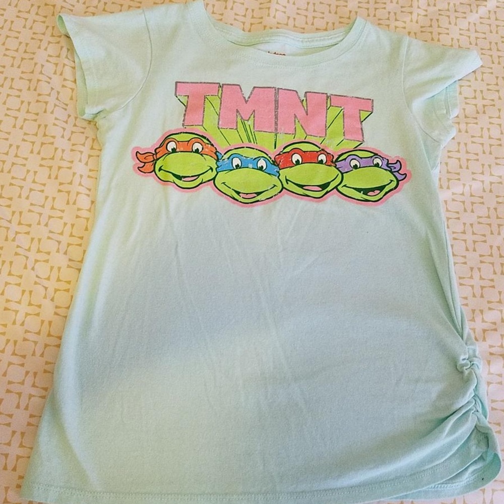 Girl's size large TMNT shirt