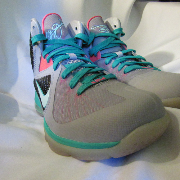 Lebron James South Beach size 7y