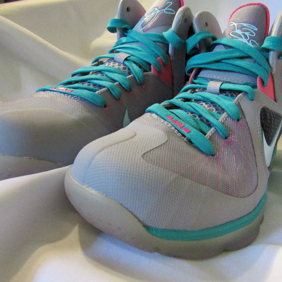 Lebron James South Beach size 7y