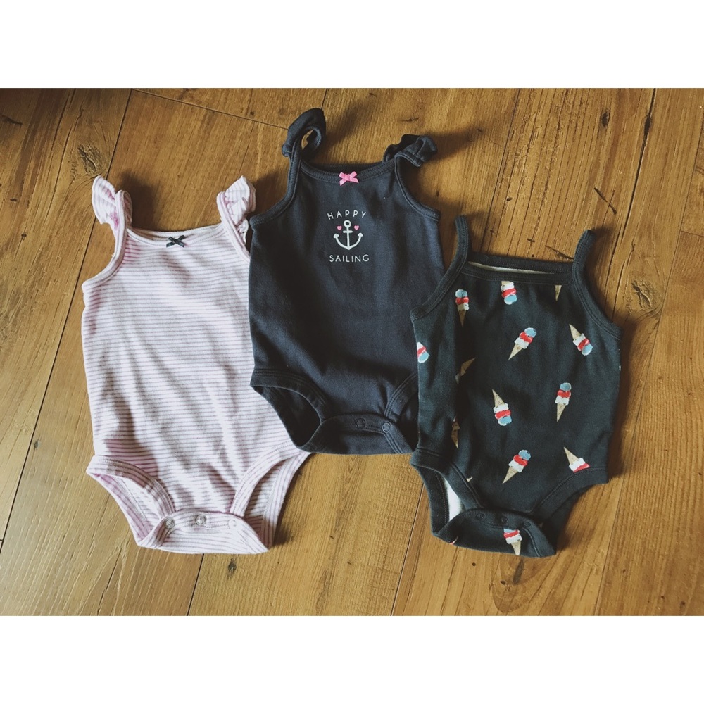 Bundle of sleeveless Onesies 💋