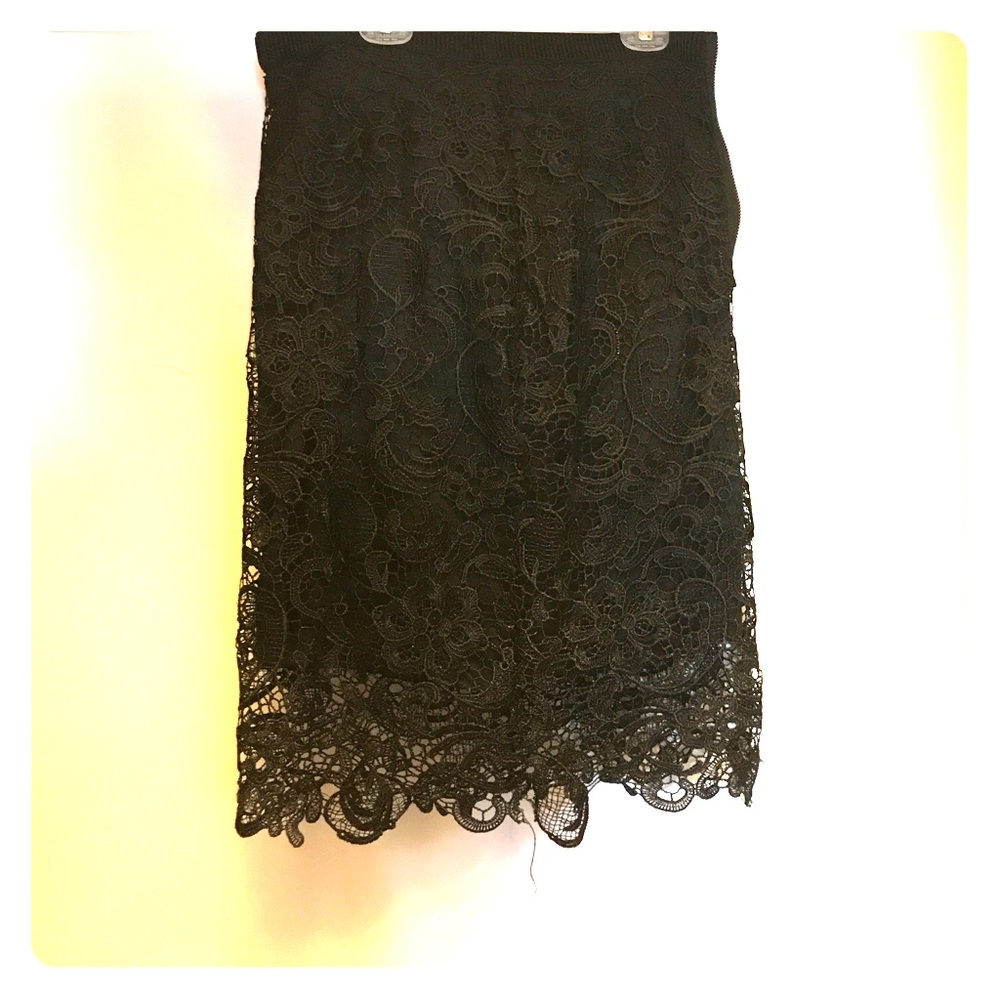 Lace skirt