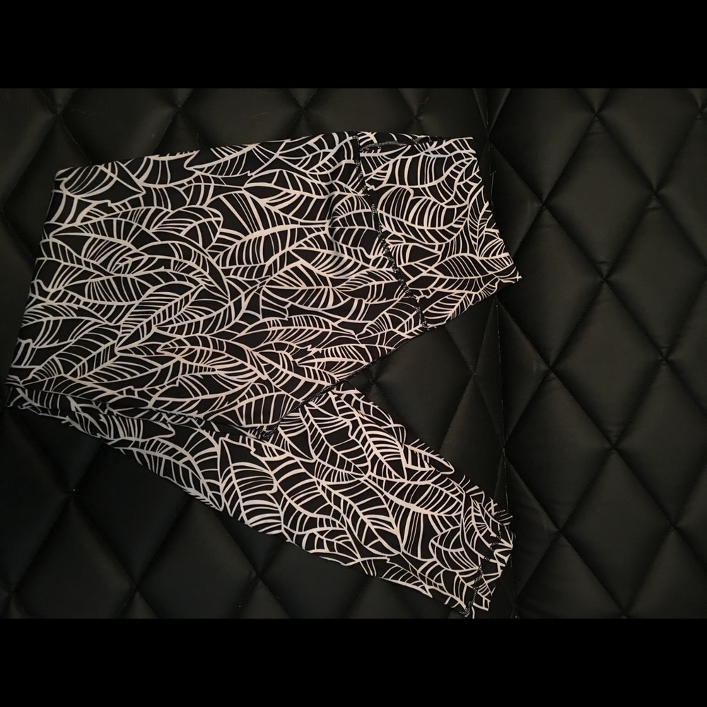 Lululemon Banana Leaf print sz 10 high rise