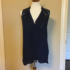 Gorgeous Navy blue sleeveless shirt