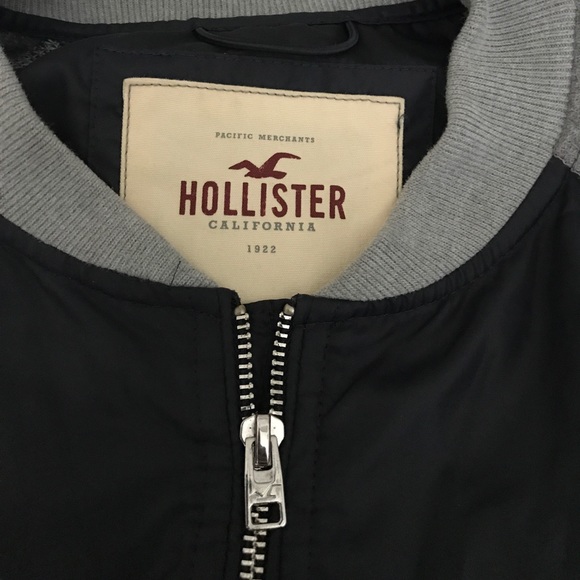 Hollister women's casual zipper up jacket. - Picture 2 of 4