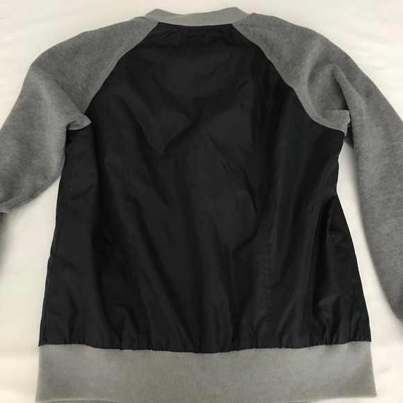 Hollister women's casual zipper up jacket. - Picture 4 of 4