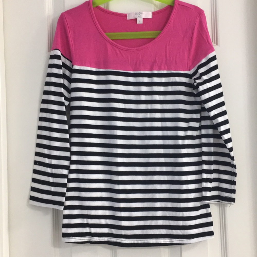 3/4 sleeve, color blocked top. Size large