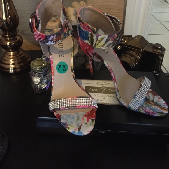 Guess Floral Heels - Picture 2 of 3