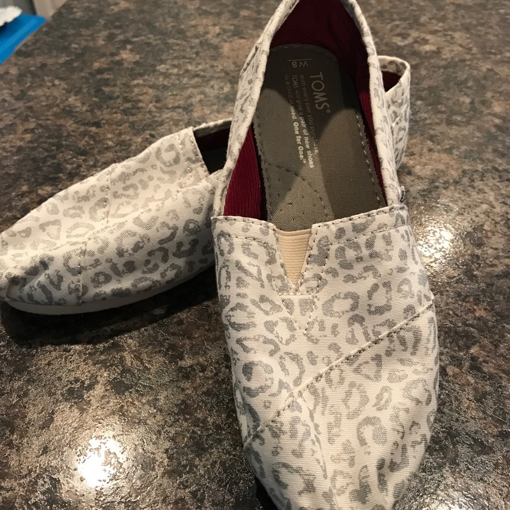 Authentic Toms size 8 Women's